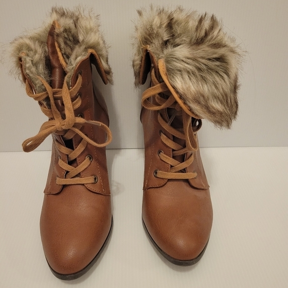 TAN/FUR Booties Size 9 - Picture 2 of 2